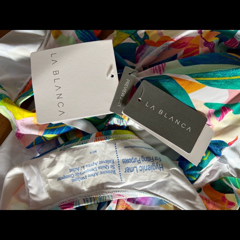 NWT LA BLANCA floral one Piece Swimsuit - Picture 4 of 5